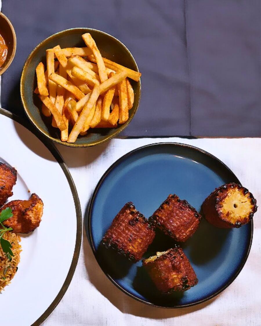 Grillet mais og krydrede pommes frites